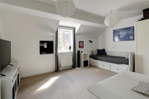 Bedroom 1.jpg