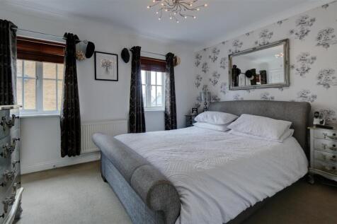 Bedroom 1.jpg