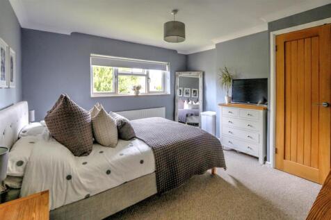 Bedroom 1.jpg