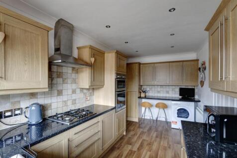 Kitchen 2.jpg