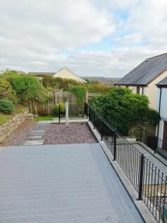 New garden railings 004