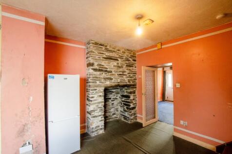 3 High Street TPS Bodmin - 01208 74182-3