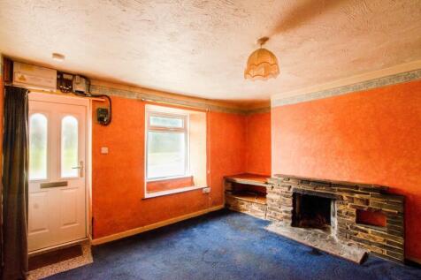 3 High Street TPS Bodmin - 01208 74182
