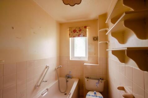 12 Cherry Tree Close - TPS Bodmin 01208 74182-6