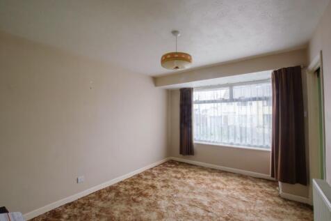 79 Margaret Crescent - TPS Bodmin 01208 74182-2