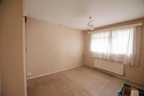 69 Queens Crescent - TPS Bodmin 01208 74182-2