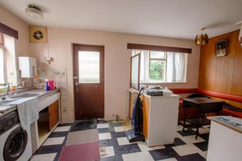 69 Queens Crescent - TPS Bodmin 01208 74182-7