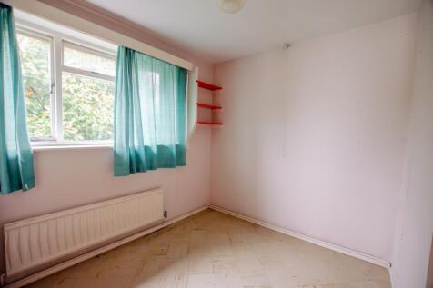69 Queens Crescent - TPS Bodmin 01208 74182-5