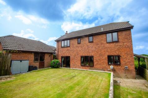 3 Roseland Gardens TPS Bodmin 01208 74182-2