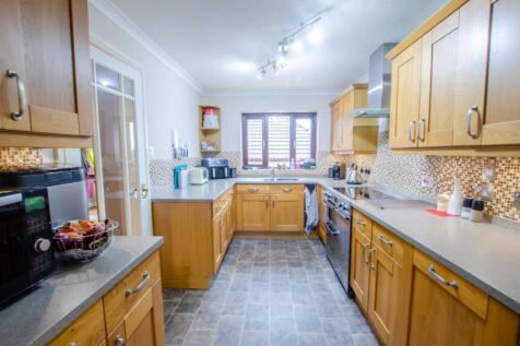 3 Roseland Gardens TPS Bodmin 01208 74182-13