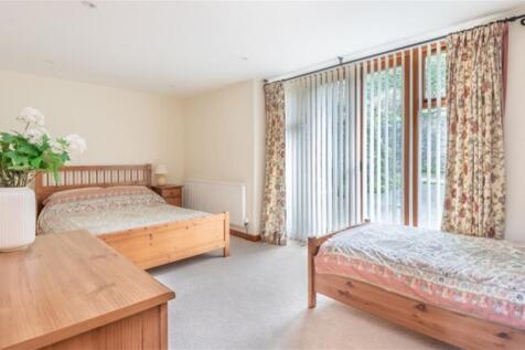 hay-barn-wadebridge-double-and-single-bedroom
