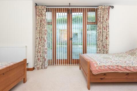 hay-barn-wadebridge-double-and-single-bedroom-2