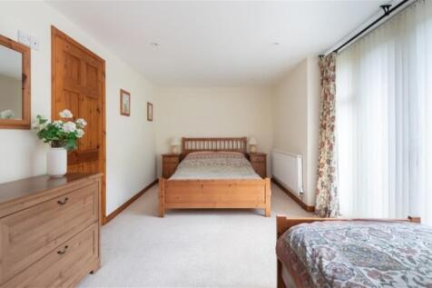 hay-barn-wadebridge-double-and-single-bedroom-4