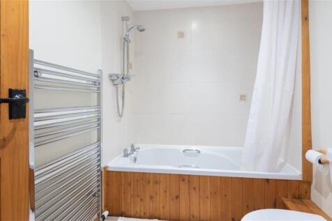 hay-barn-wadebridge-master-bedroom-ensuite