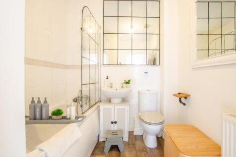 17 Gwithian Road TPS Bodmin 01208 74182-09