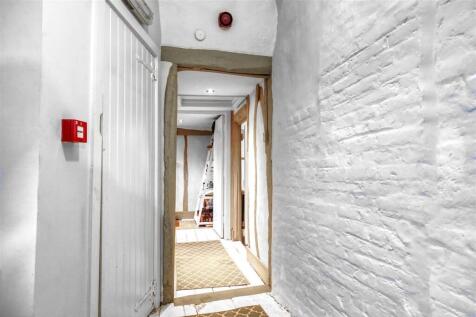 upstairs hall.jpg