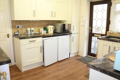Fitted Kitchen Picture 2