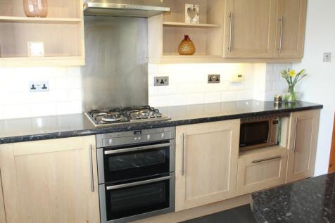 Fitted Kitchen Picture 2