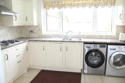 Fitted Kitchen Picture 2