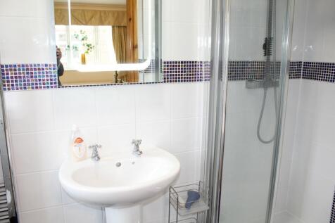 En-Suite to Bedroom 2