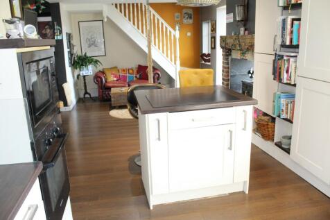 Fitted Kitchen Picture 2