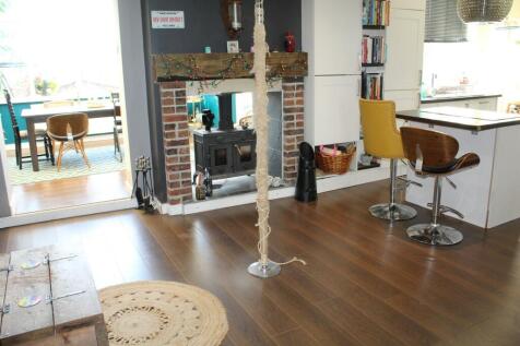 Fitted Kitchen Picture 3