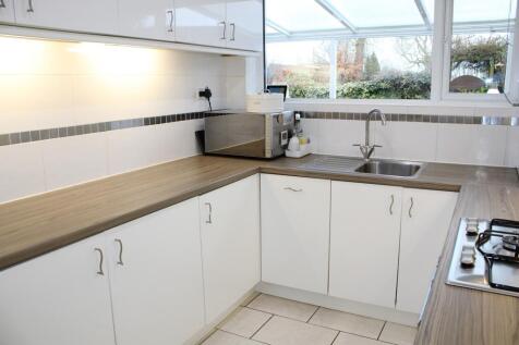 Fitted Kitchen Picture 3
