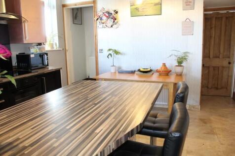 Fitted Kitchen Picture 2