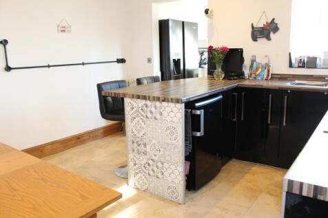 Fitted Kitchen Picture 3