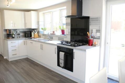 Fitted Kitchen Picture 3