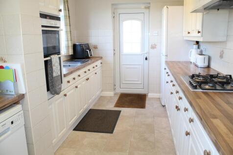 Fitted Kitchen Picture 2