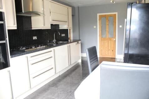 Fitted Kitchen Picture 2
