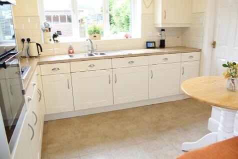 Fitted Kitchen Picture 2