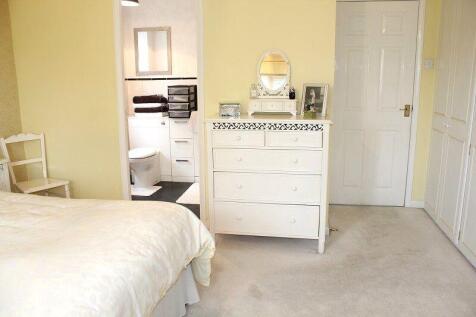 Bedroom 1 Picture 3