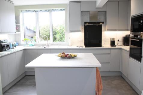 Fitted Kitchen Picture 2