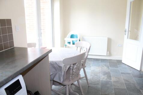 Fitted Kitchen Picture 2