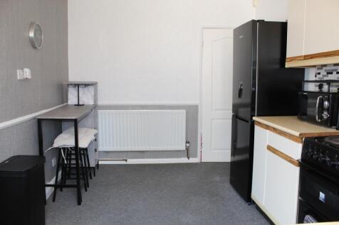 Fitted Kitchen Picture 3