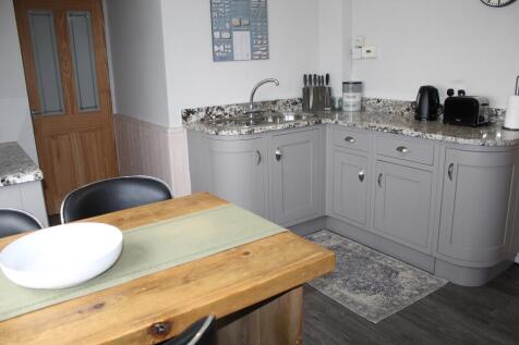 Fitted Kitchen Picture 2