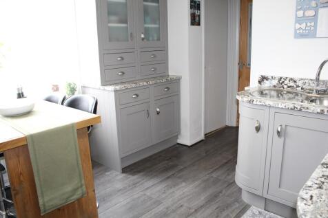 Fitted Kitchen Picture 3