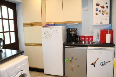 Fitted Kitchen Picture 2