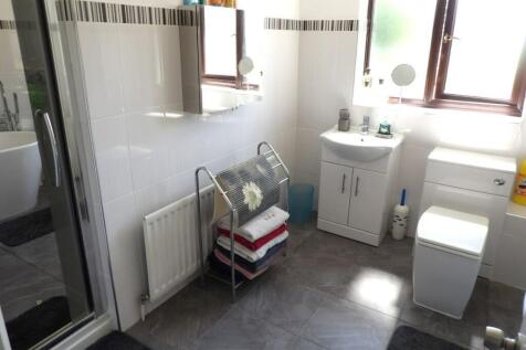 BATH &amp; SHOWER ROOM