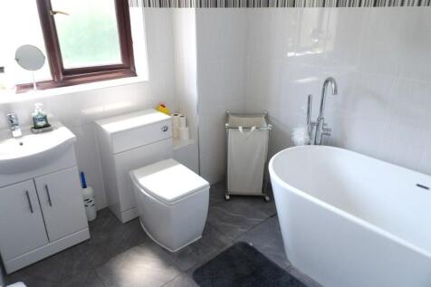 BATH &amp; SHOWER ROOM