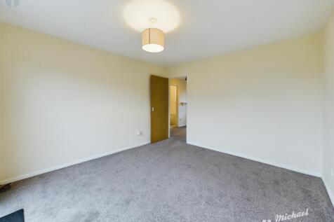 CAM03852G0-PR0133-STILL003