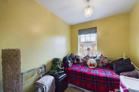 CAM03218G0-PR0543-STILL004-thumbnail-h750-70