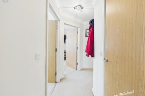CAM03852G0-PR0209-STILL009
