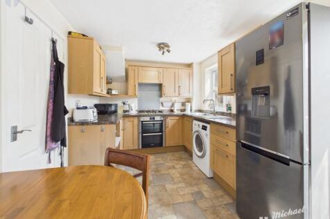 CAM03852G0-PR0240-STILL008