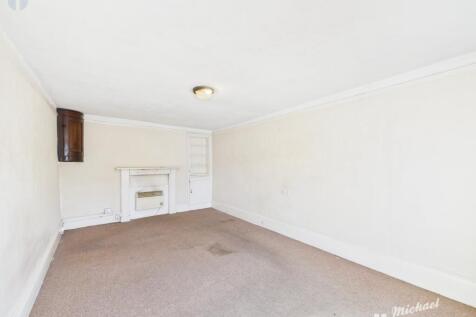 CAM03218G0-PR0598-STILL009