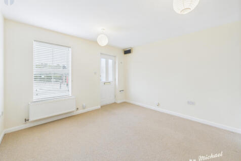 CAM03852G0-PR0375-STILL001