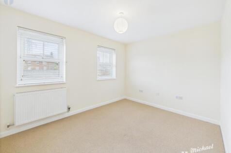 CAM03852G0-PR0375-STILL008