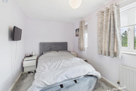 CAM03852G0-PR0253-STILL011